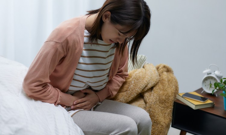 Đau bụng kèm theo chảy máu âm đạo có thể là dấu hiệu thai ngoài tử cung sau IVF