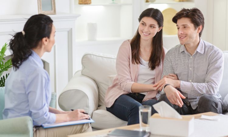 AHC giúp kết nối các cặp vợ chồng với trung tâm hỗ trợ sinh sản uy tín và phù hợp